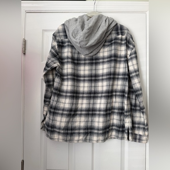 Shacket - Picture 6 of 7